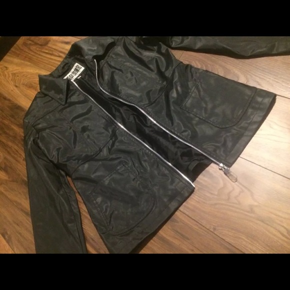 Woman’s leather jacket - Picture 3 of 4